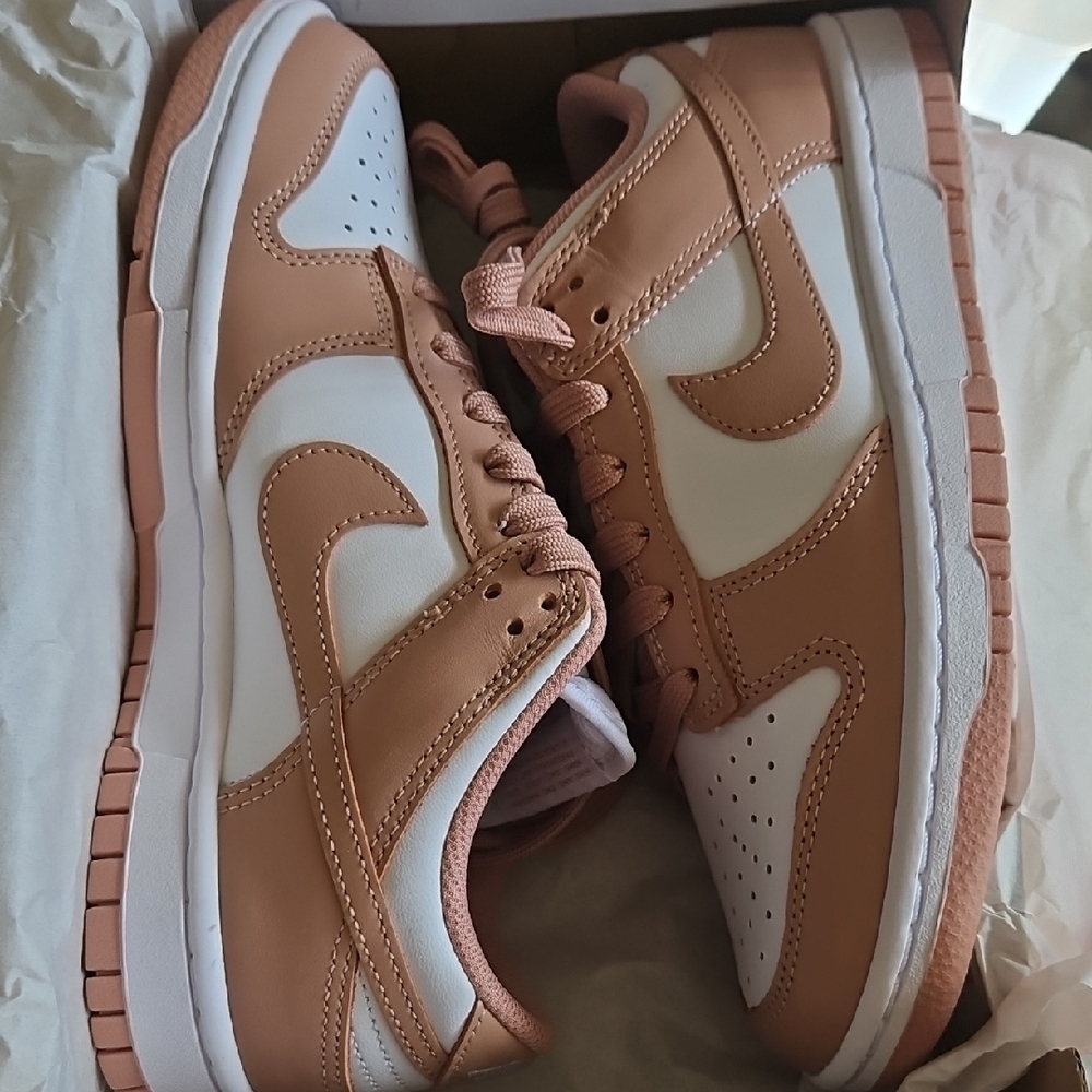 NIKE Dunk Low in White and Rose Whisper 👟👟
